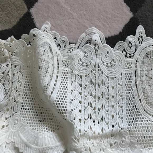 MUSTGO!Sexy yet elegant crispy white crotchet top. - Picture 7 of 7